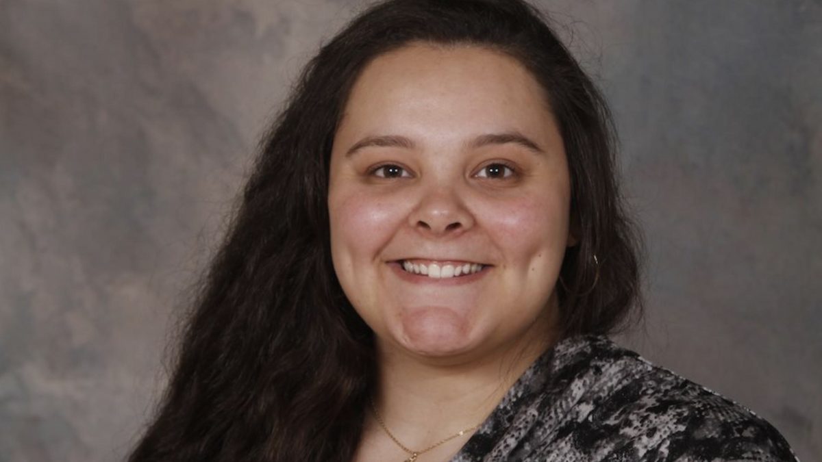 Portrait photo of a young woman