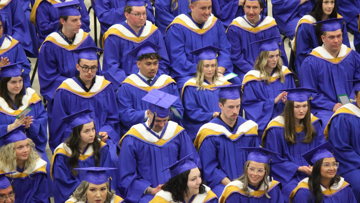 LArge assembly of seated grads